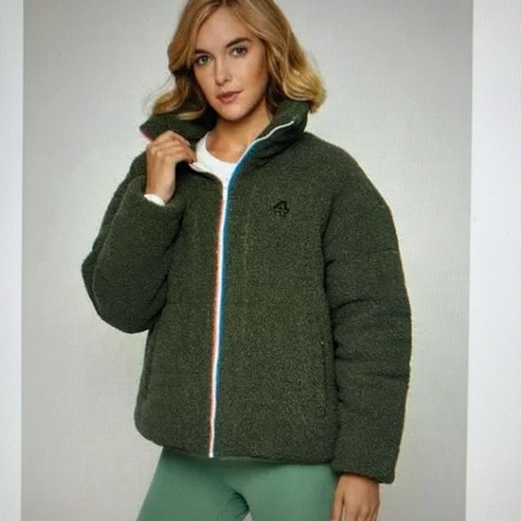 NWT Four Laps Pilar Quilted Sherpa Reversible Jacket.   Color Thyme/White. Large - Picture 2 of 5